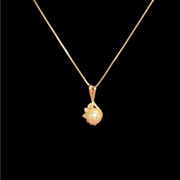 Elegant Gold Pearl and Diamond Pendant Necklace - Picture 5 of 8
